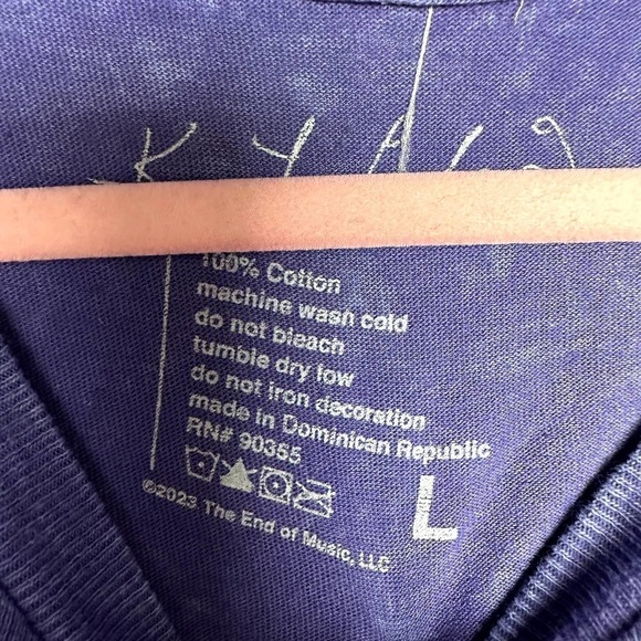 Kurt Cobain NWOT Graphic Floral Crew Neck Short Sleeves Tees Purple Large - Picture 3 of 5